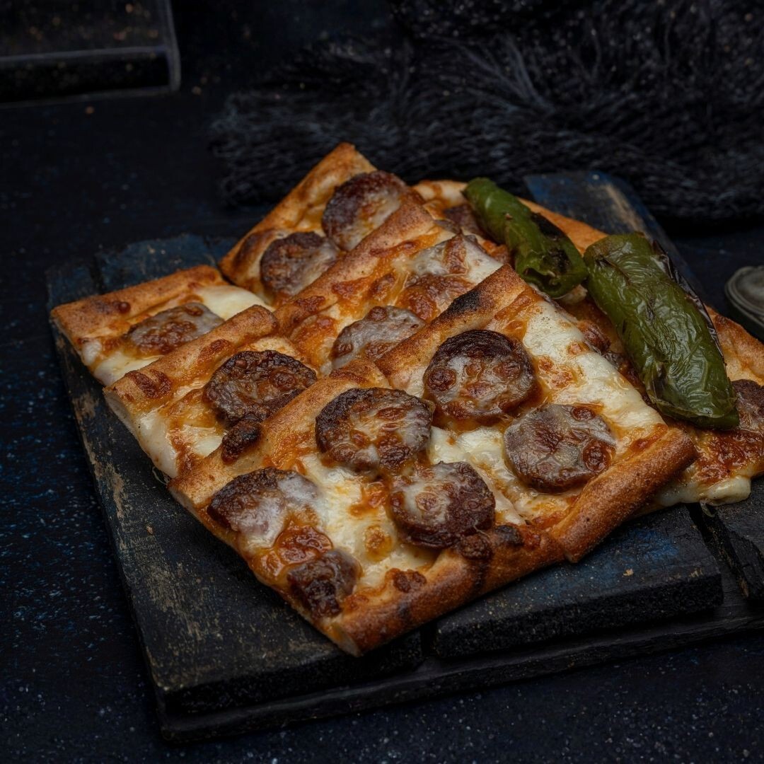 Sucuklu Kaşarlı Pide