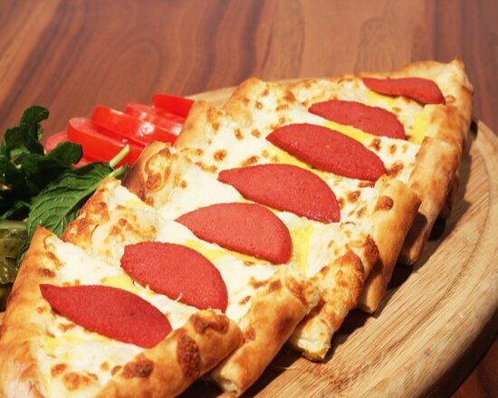 Kaşarlı Sucuklu Pide