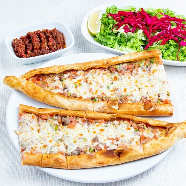 Kıymalı Kaşarlı Pide