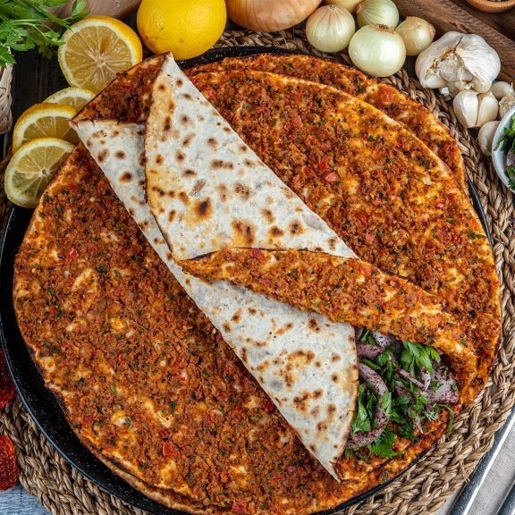 9'lu Lahmacun + 3 Büyük Ayran
