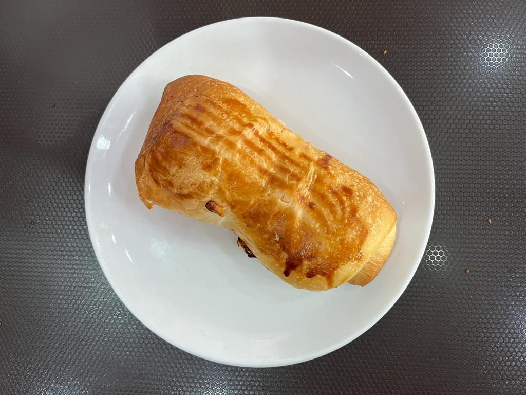 Sosisli Kaşarlı Açma