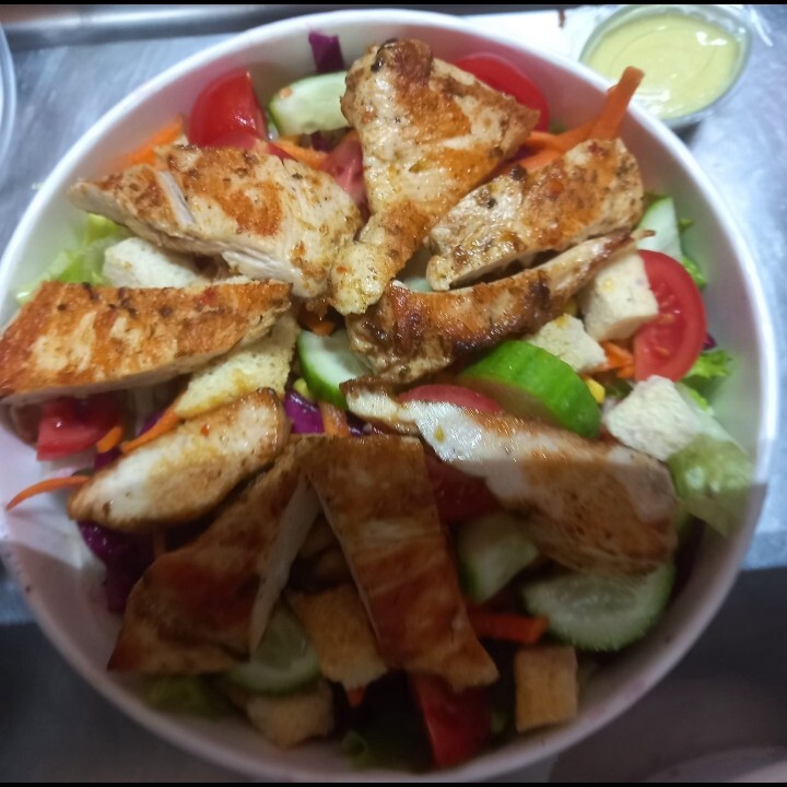 Izgara Tavuk Salata Yanında çorba ikramımızdır