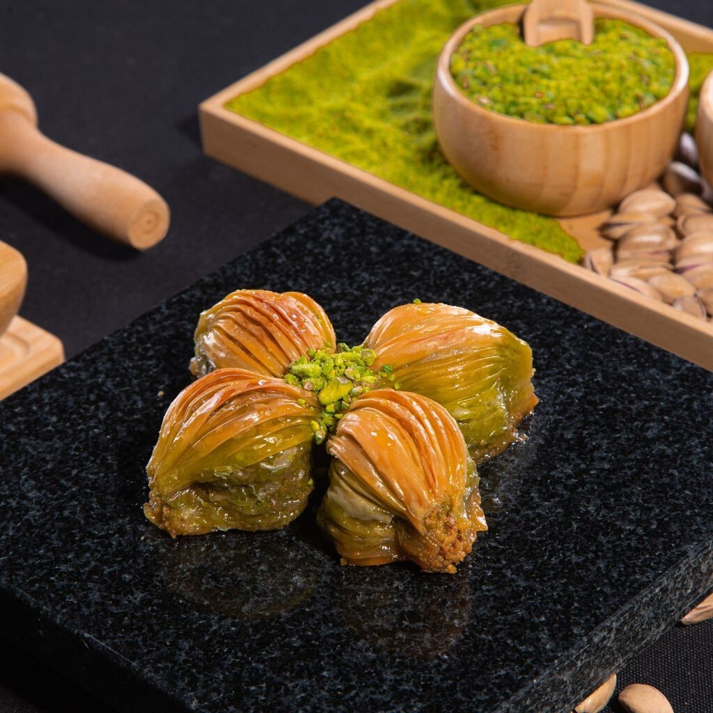 Fıstıklı Kaymaklı Midye Baklava 1 Kg