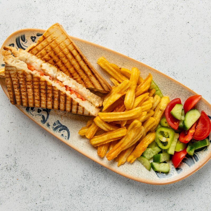 Beyaz Peynirli & Domatesli Tost (774,1599 KCal)