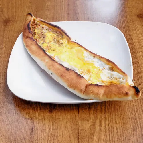 Kıymalı Yumurtalı Pide