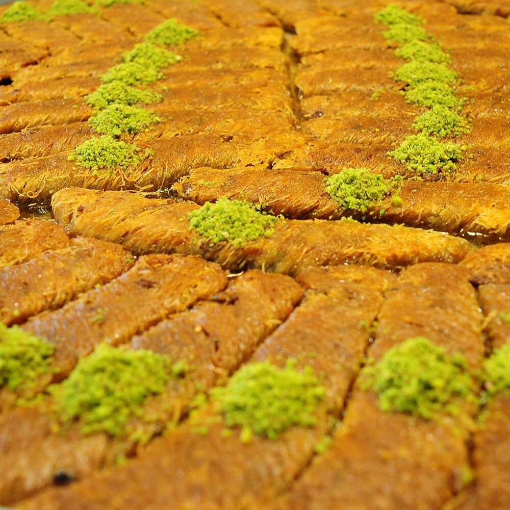 Diyarbakır Usulü Fıstıklı Tereyağlı Burma Kadayıf (250 gr)-(Tahmini 1-1.5 Dilim)