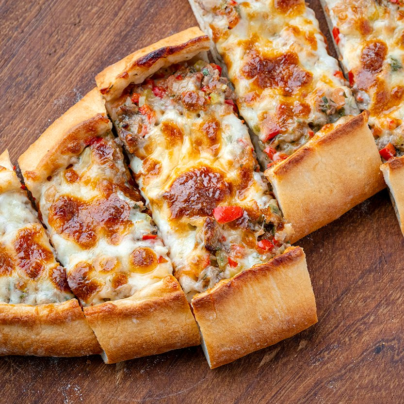 Kuşbaşılı Kaşarlı Pide
