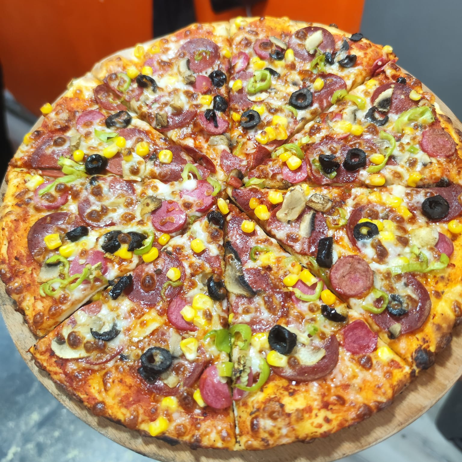 Bol Malzemeli Pizza
