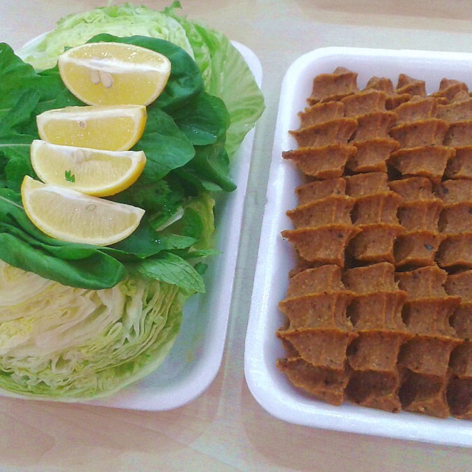 Çiğköfte(400 gr) Porsiyon Taze taze sunum yapılır/bol yeşillik/taze fırın lavaşı