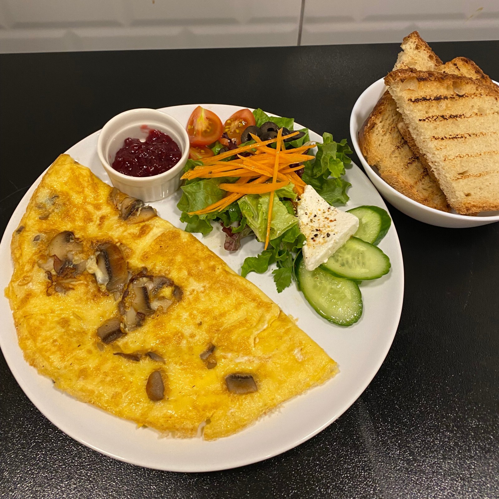 Mantarlı & Kaşarlı Omlet