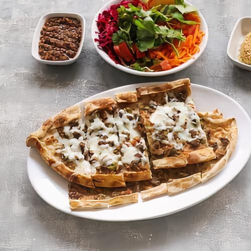 Kuşbaşılı Kaşarlı Pide