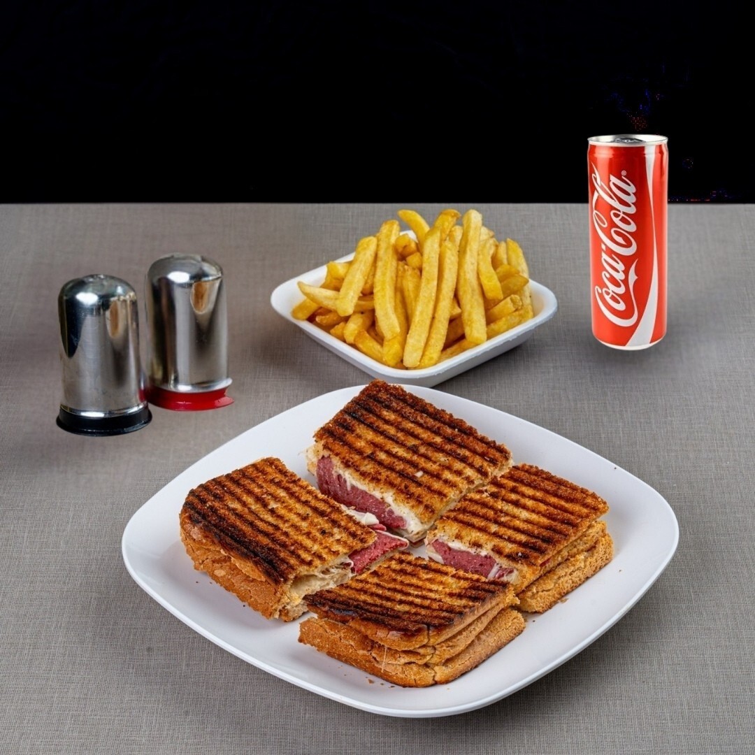 Kare Tost Menü