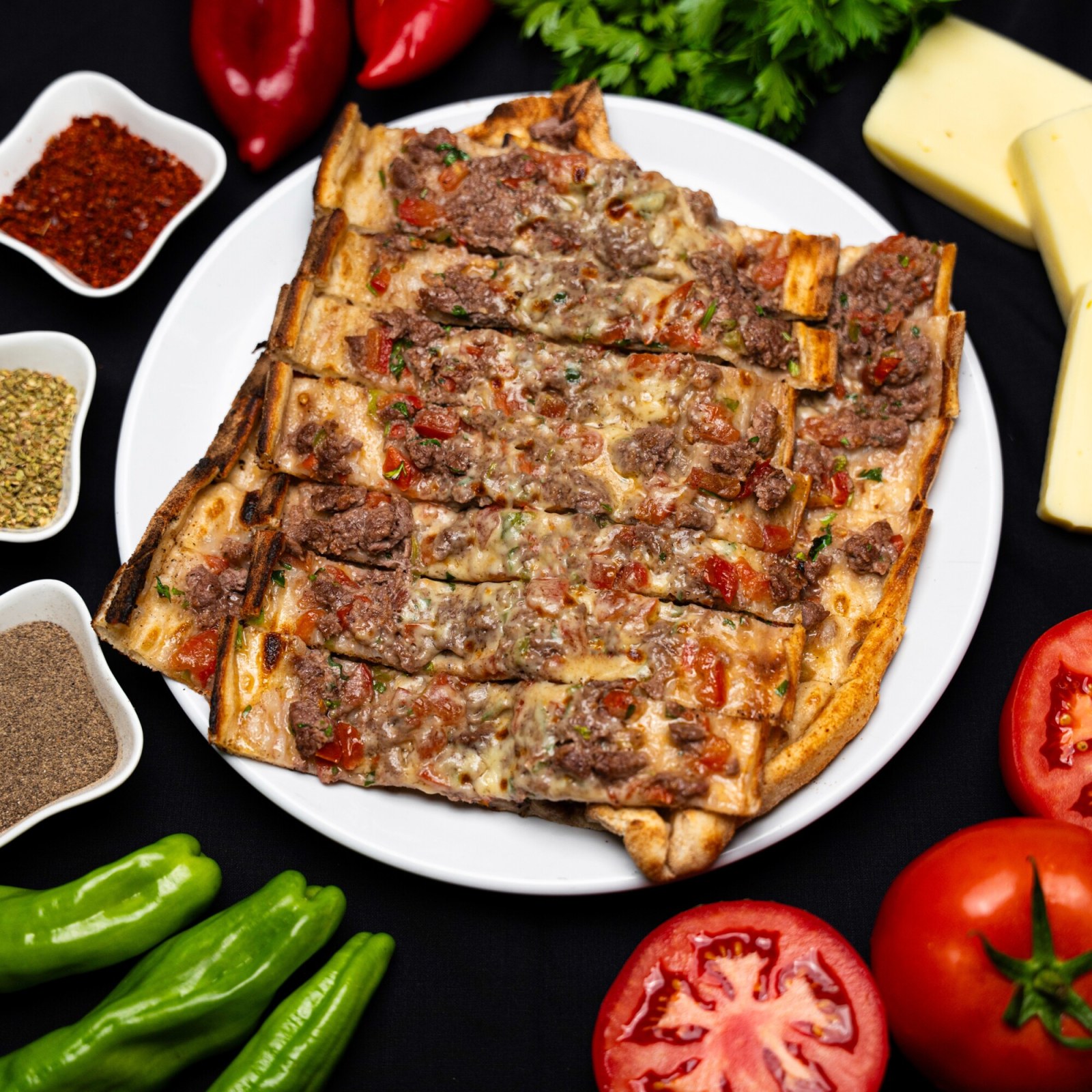 Kuşbaşılı Kaşarlı Pide