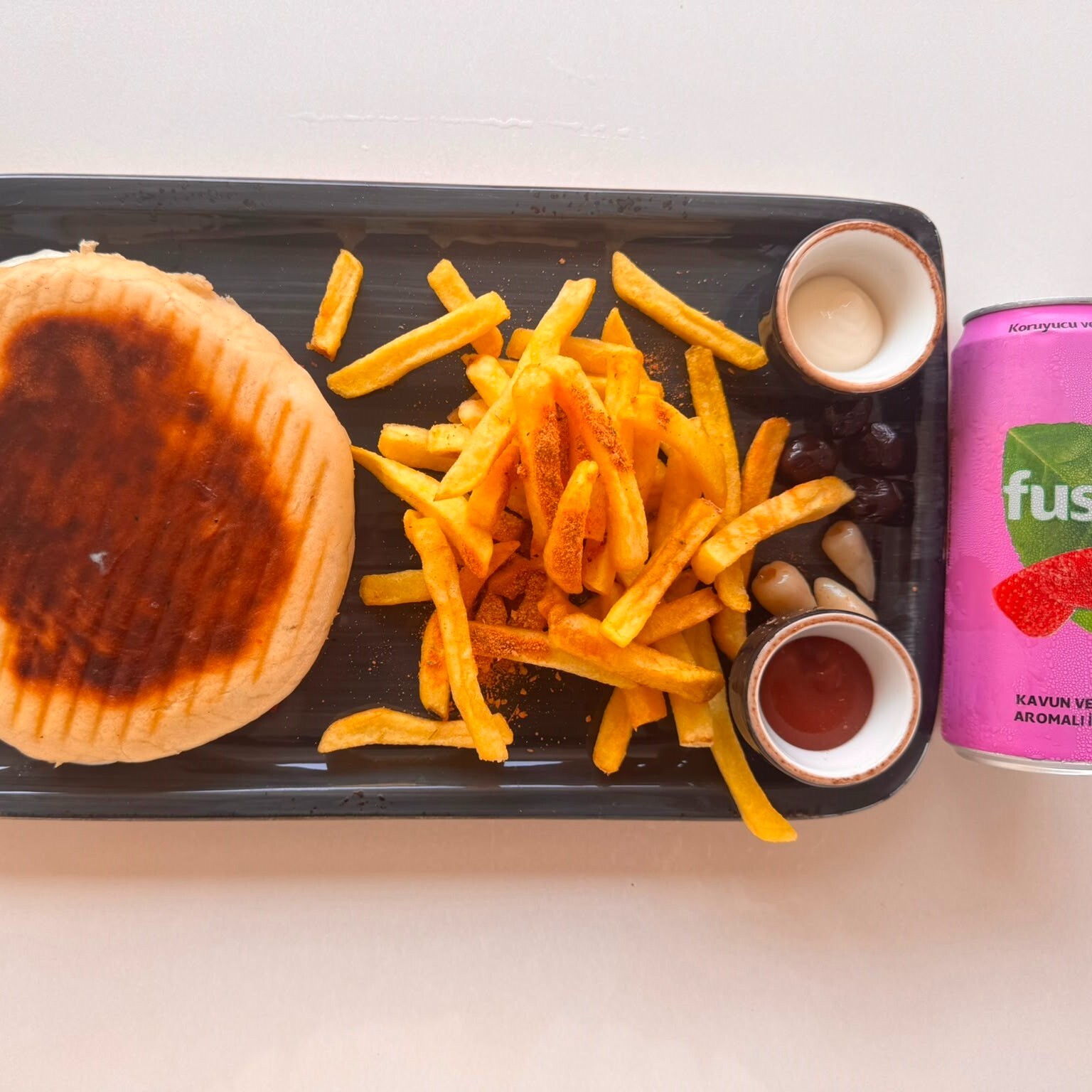 Kaşarlı Bazlama Tost + Patates + İçecek