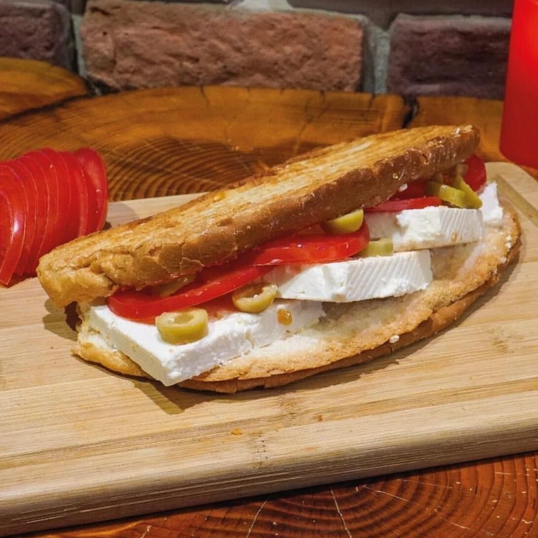 Beyaz peynirli Tost