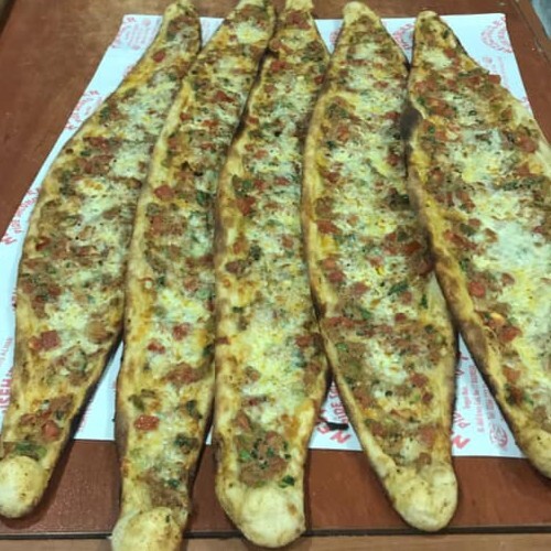 Kıymalı Kaşarlı Pide