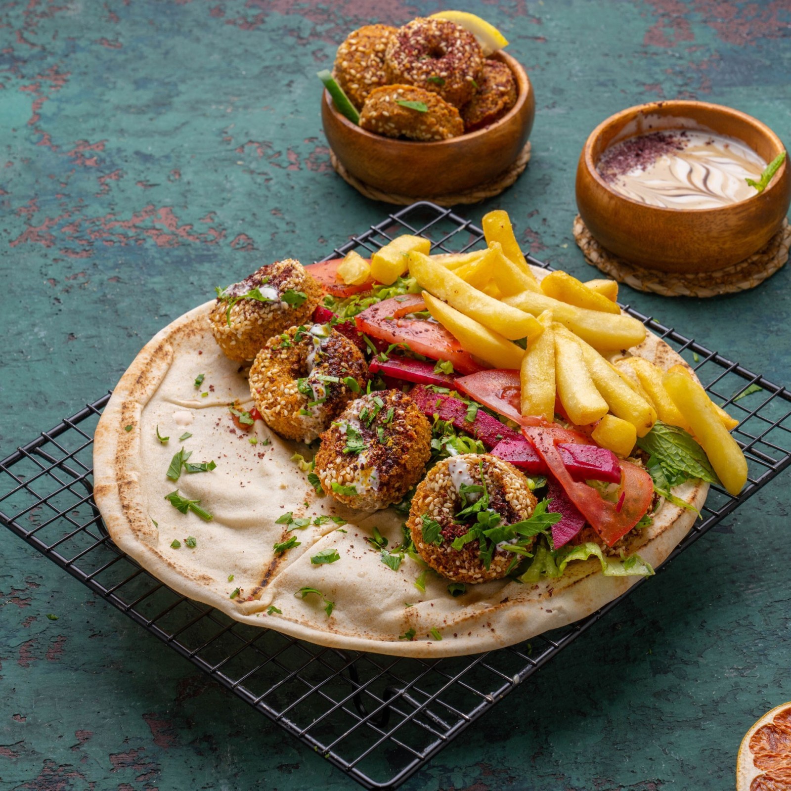 Falafel Patates Dürüm Menü (Ayran ve Tatlı ile)