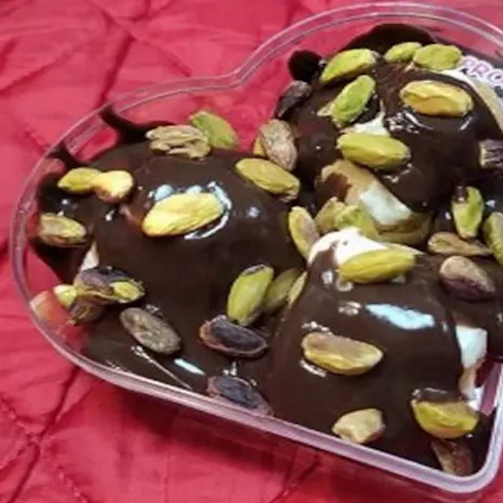 Kalpli Hediyelik Antep Fıstıklı Profiterol (250 gr)