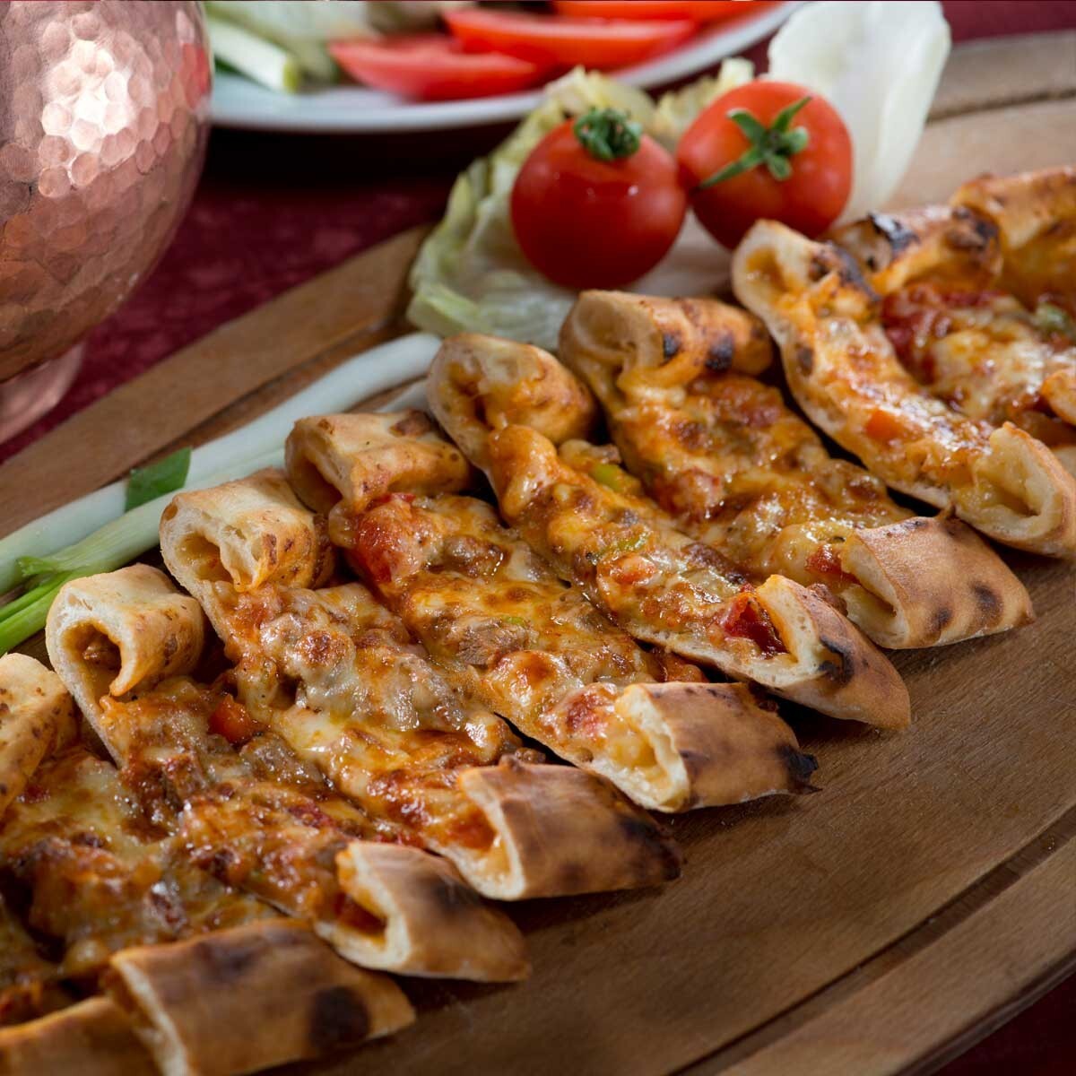 Kuşbaşılı Kaşarlı Pide