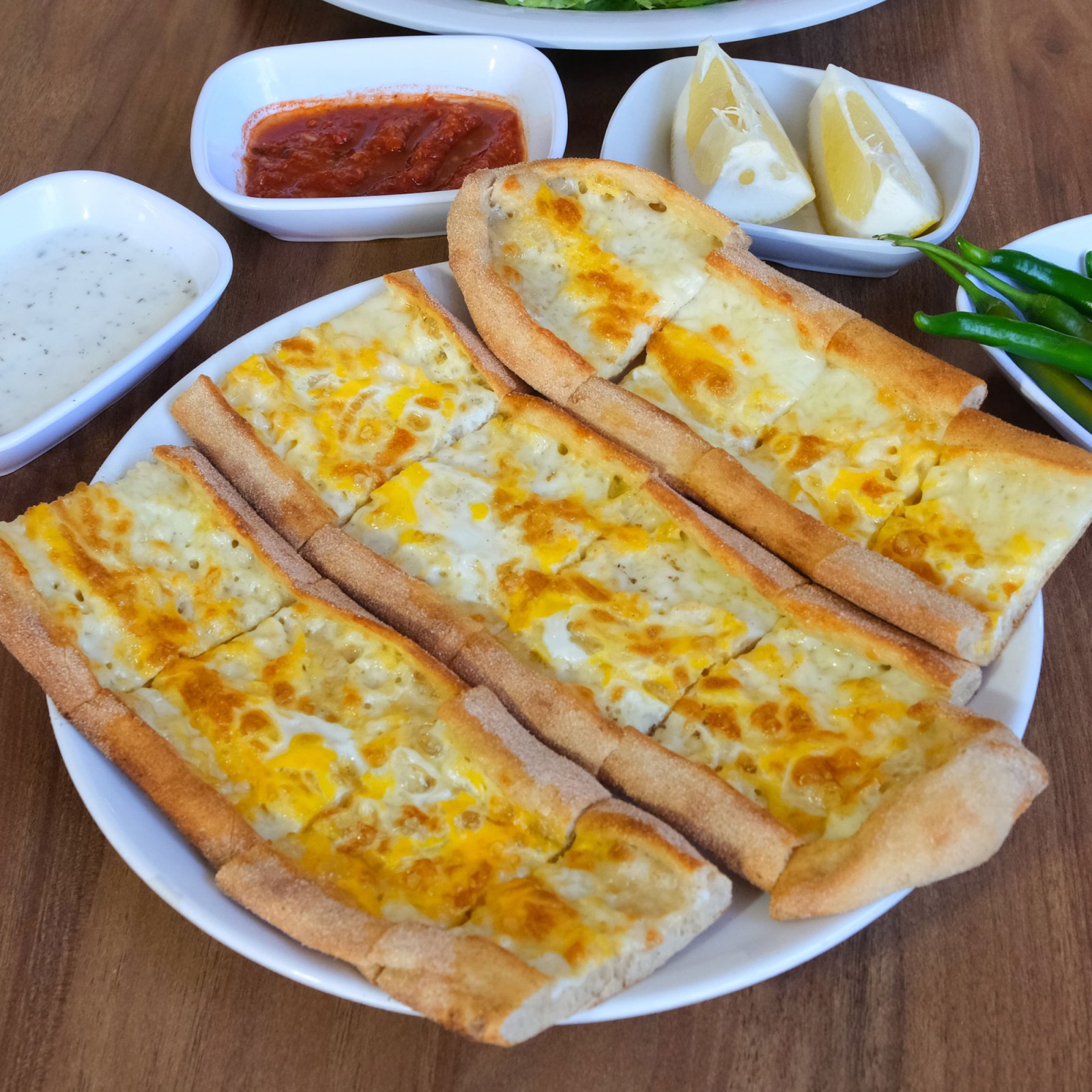 Kaşarlı Yumurtalı Pide