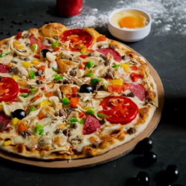 Şefin Pizza Şöleni VIP Line Sos Jambonlum Sucuklum Biberlim Zeytinlim Gurme Pizza ( Orta Boy )