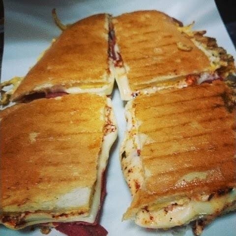 Sabah Roketi (Yarım (yumurtalı - sucuklu) Tost + küçük Ayran