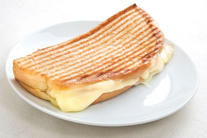 Ayvalık Ekmeğine Kaşarlı Tost