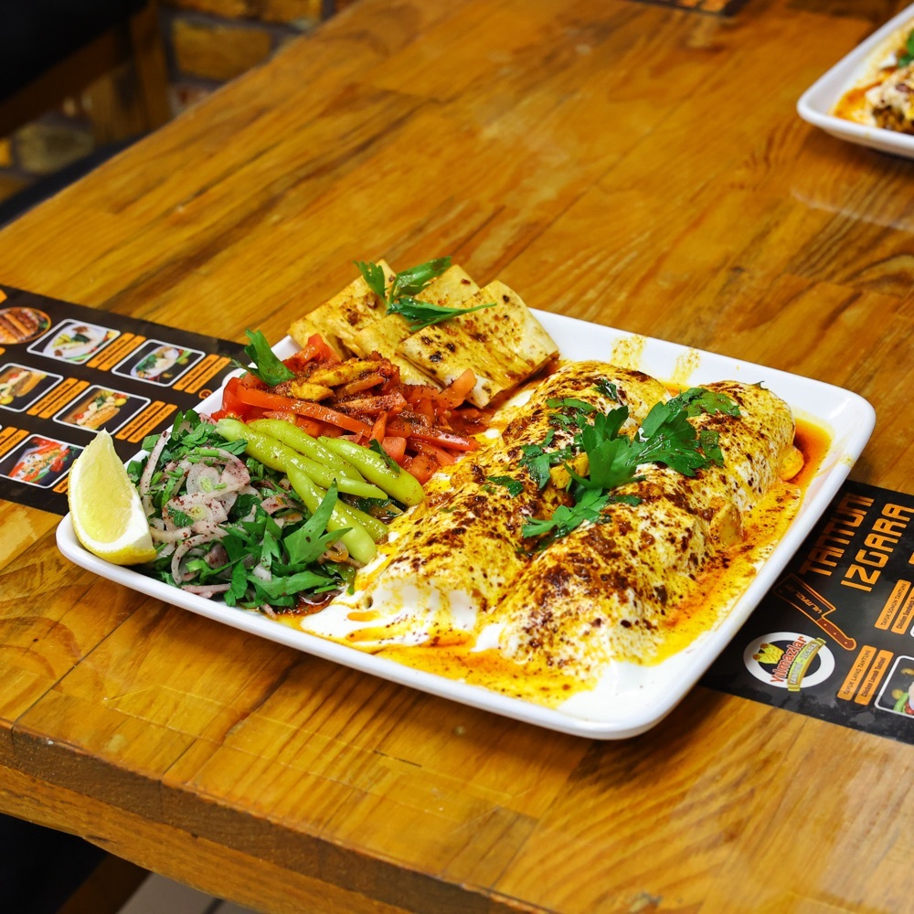 Yoğurtlu Tavuk Tantuni Servis