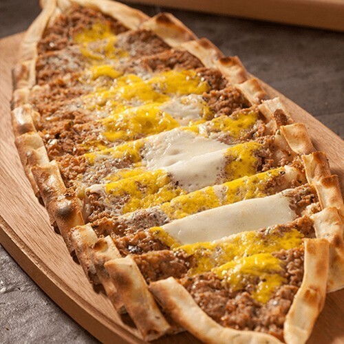 Kıymalı Yumurtalı Mantarlı Pide