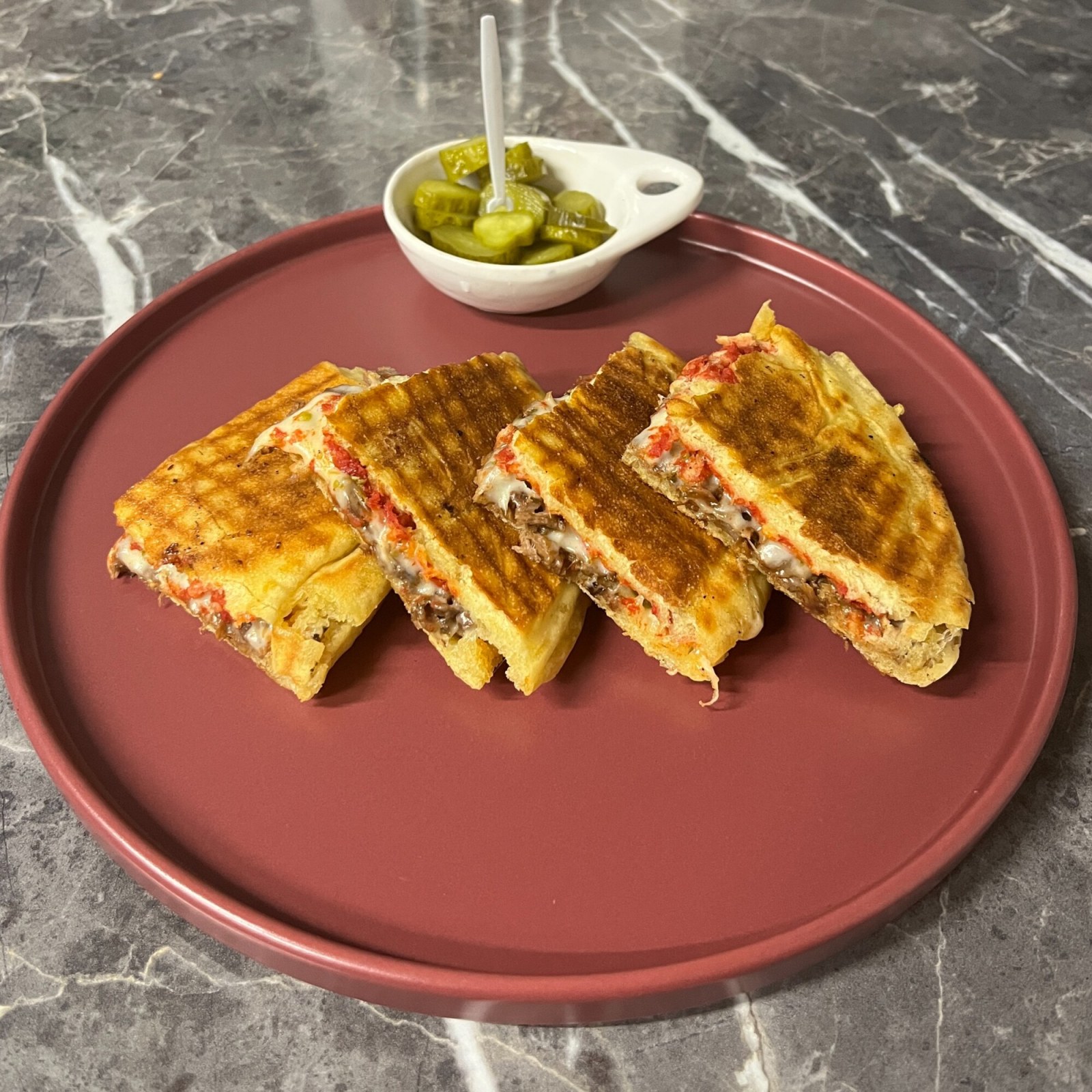 Kavurmalı Kaşarlı Bazlama Tost