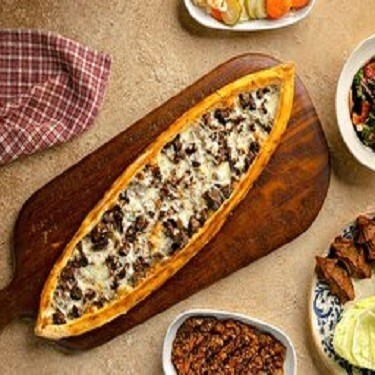 Kavurmalı Kaşarlı Pide