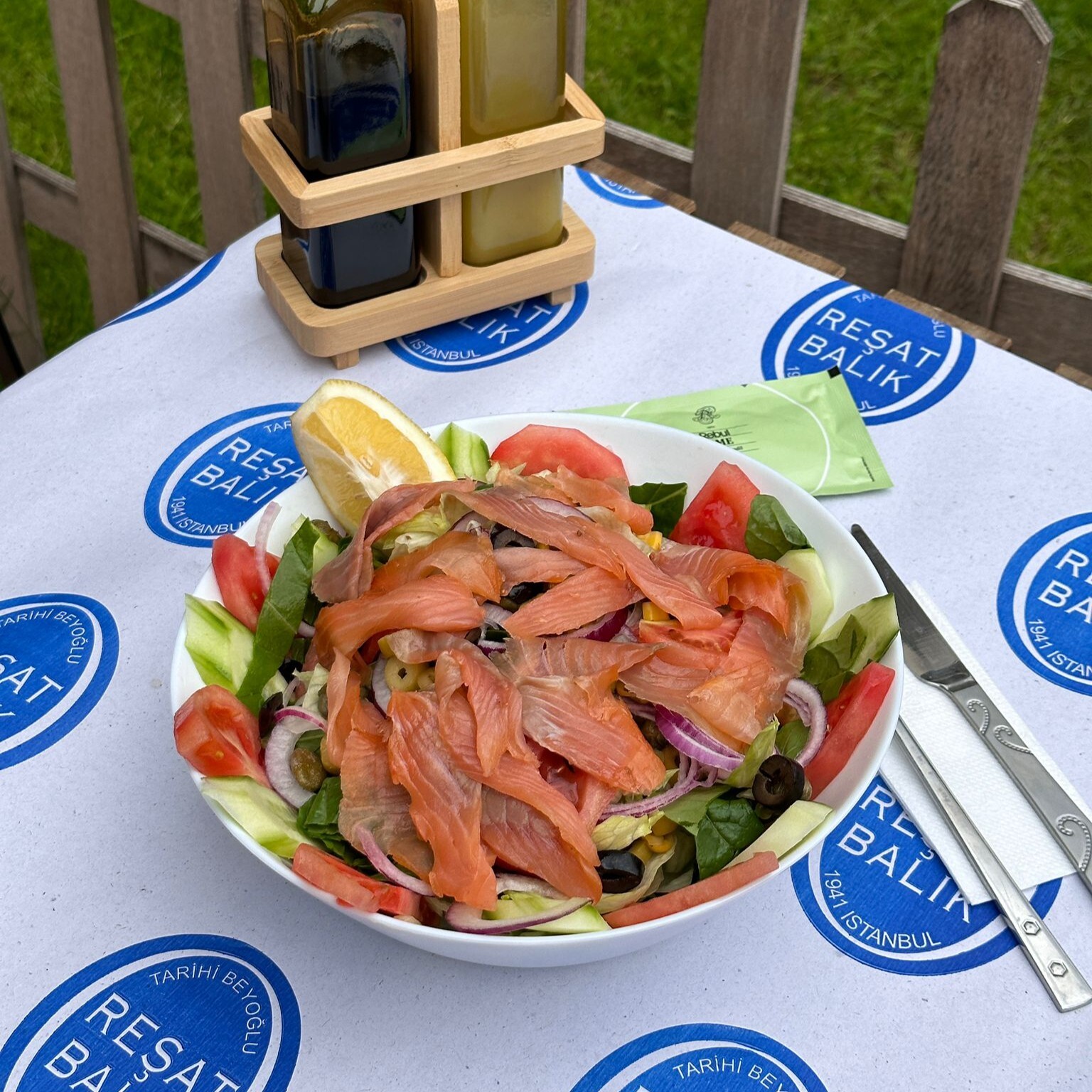 Somon Fümeli Salata