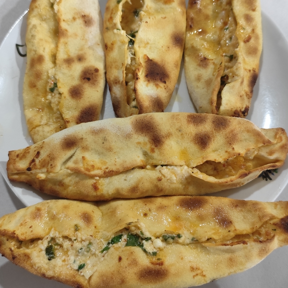 Peynirli Kayık Börek