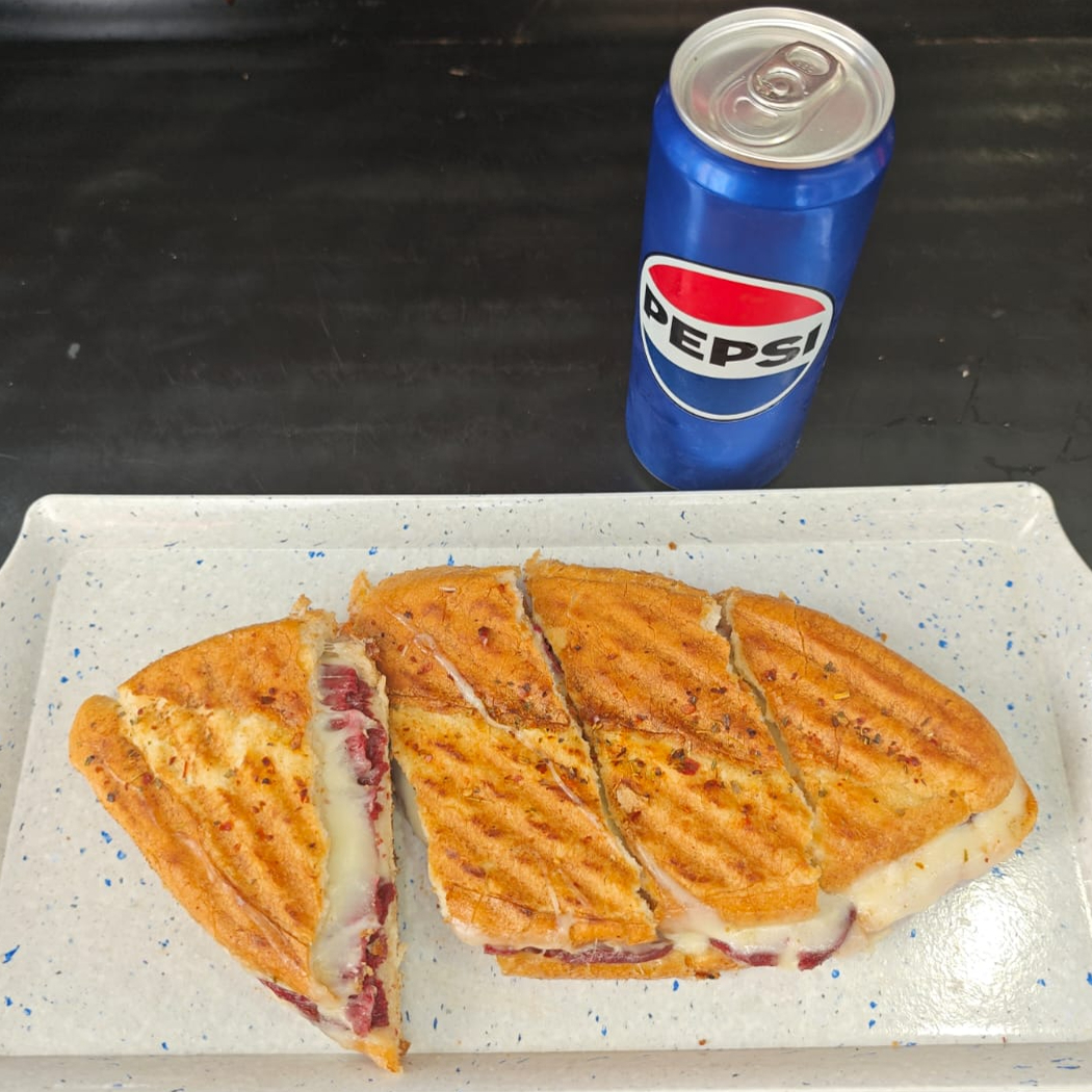 Yarım Ekmek Kaşar Sucuk