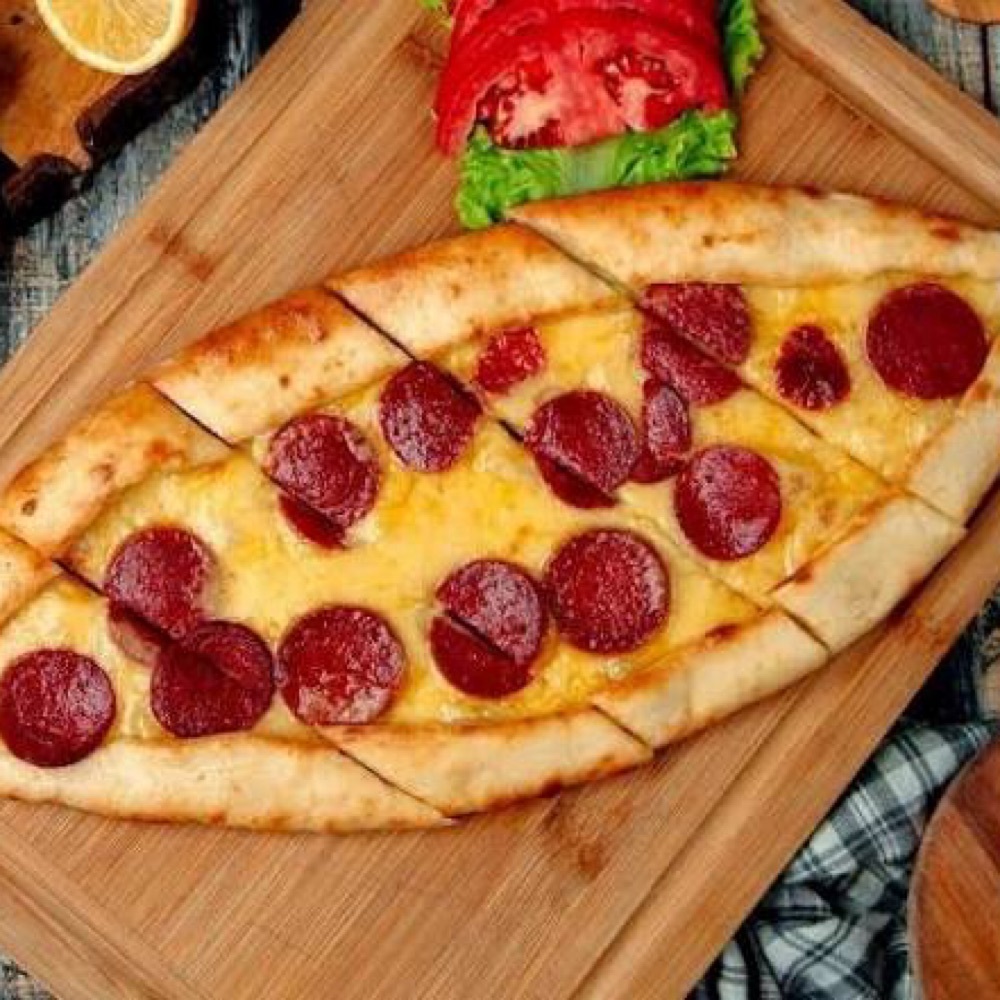Kaşarlı Sucuklu Pide