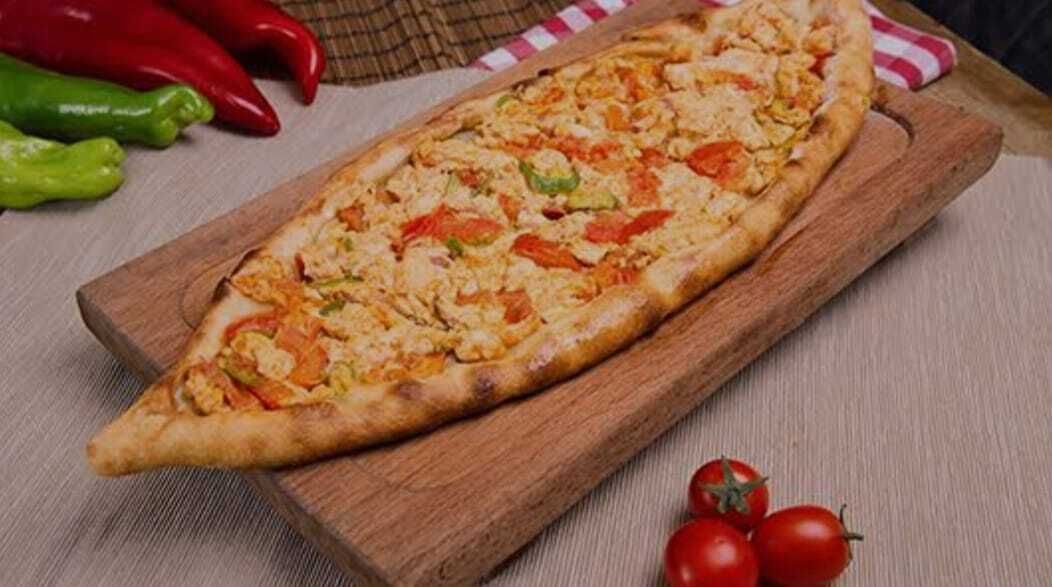 Tavuklu Kuşbaşılı Pide