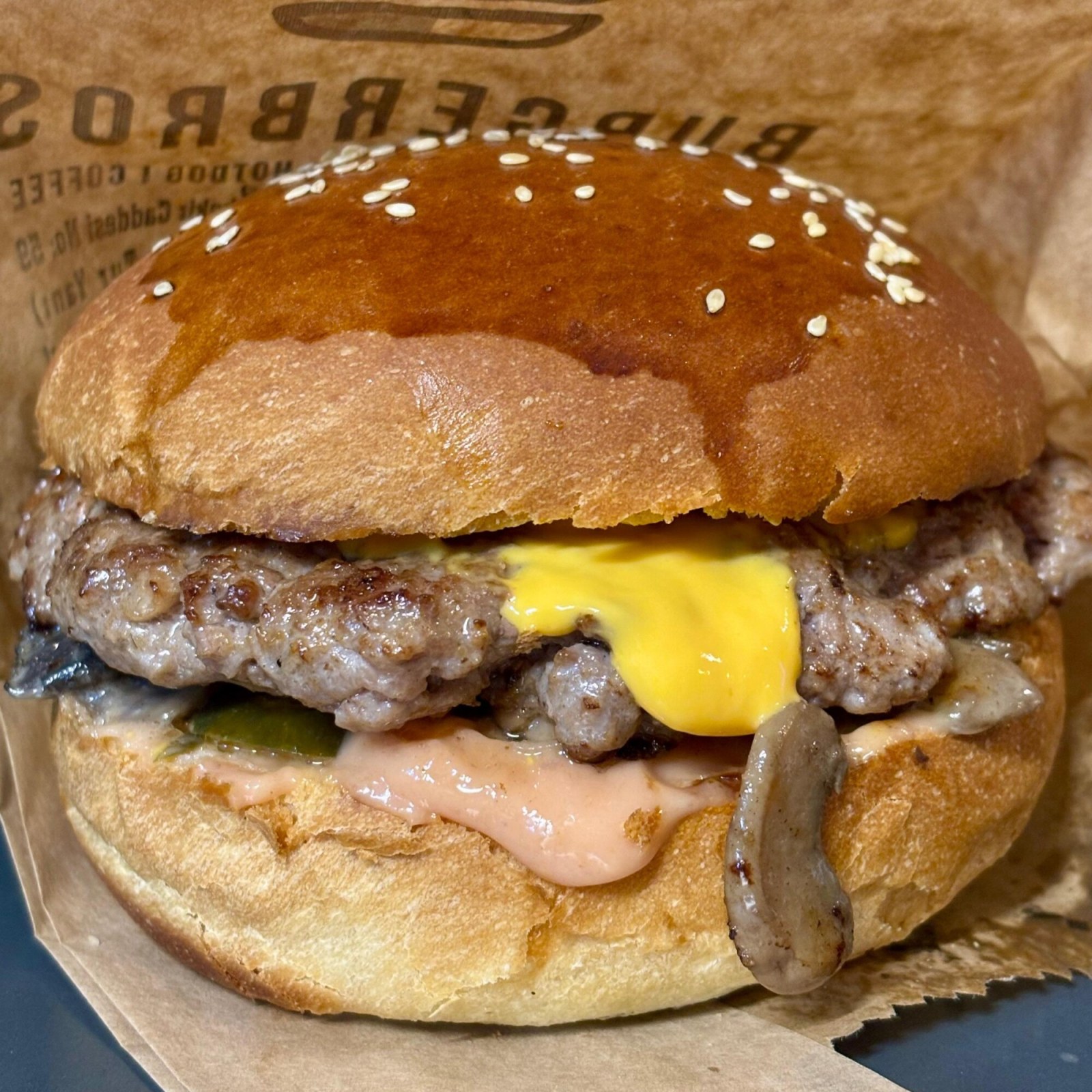 Karamelize Mantarlı Burger