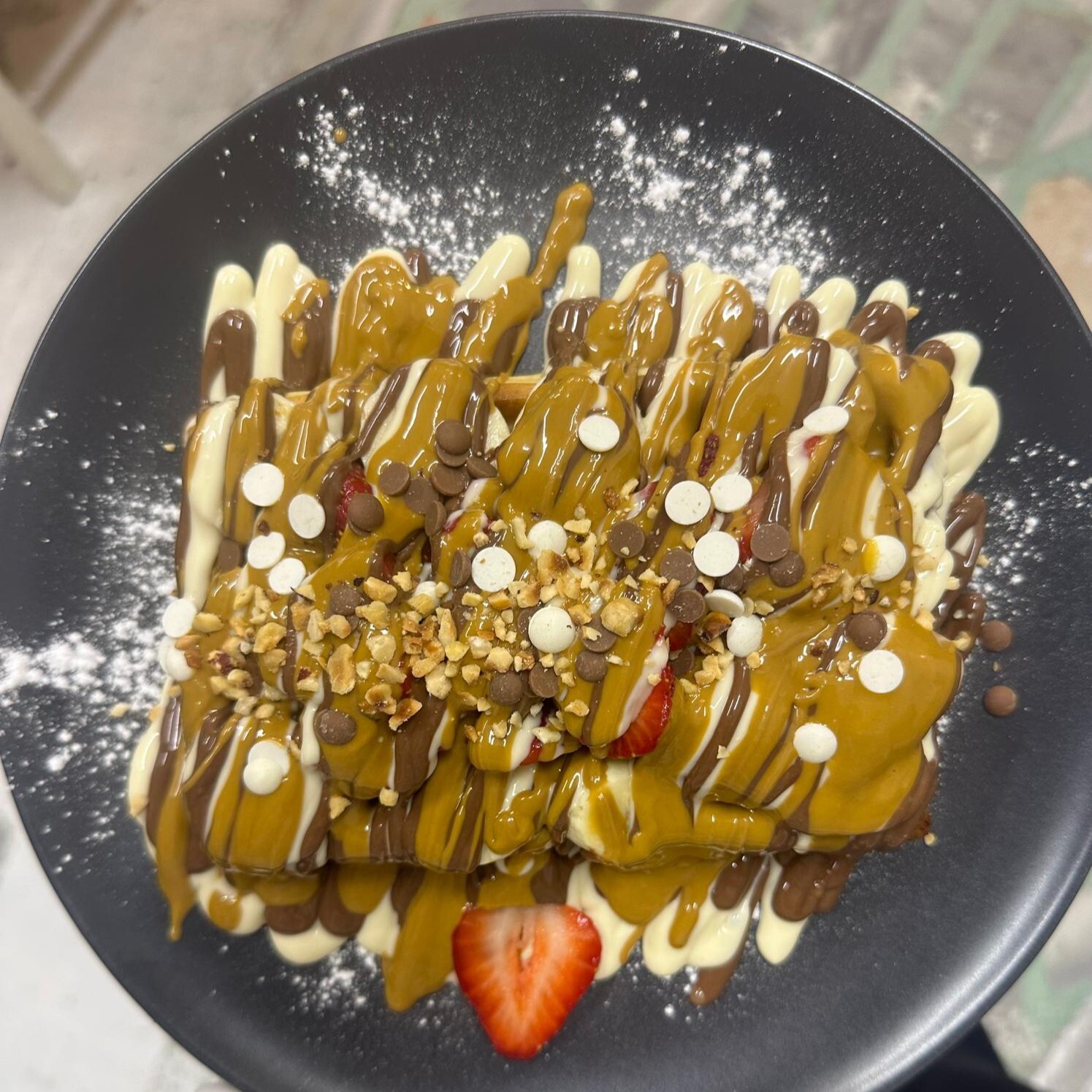 Caramel Çikolatalı Waffle Bowl (Dilimlenmiş Hamur)
