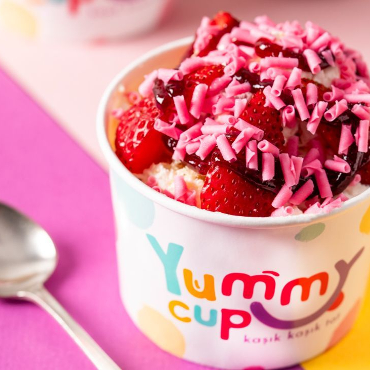 White Strawberry Dream Cup