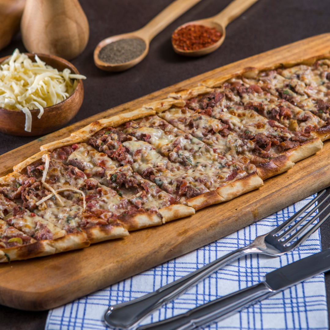 Kıymalı Kaşarlı Pide
