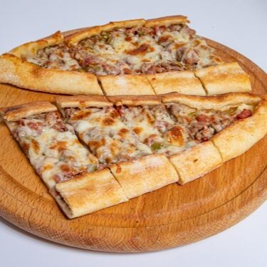 Kuşbaşılı Kaşarlı Pide
