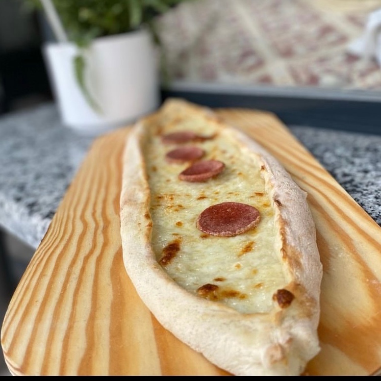 Kaşarlı Sucuklu Pide