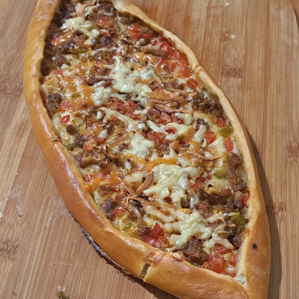 Kaşarlı Kuşbaşılı Pide