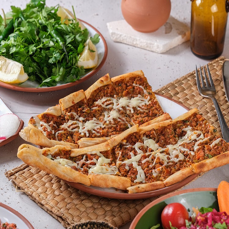 Kıymalı Kaşarlı Pide