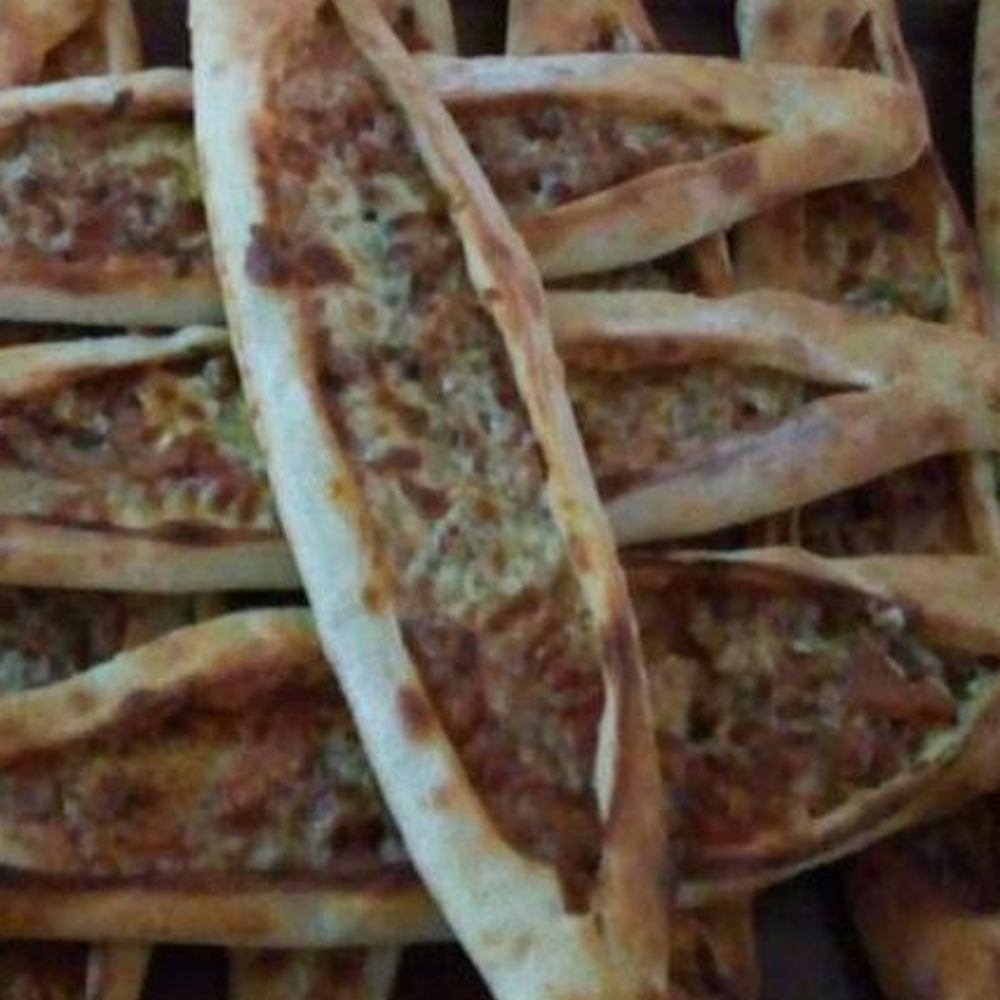 Kıymalı Kaşarlı Pide