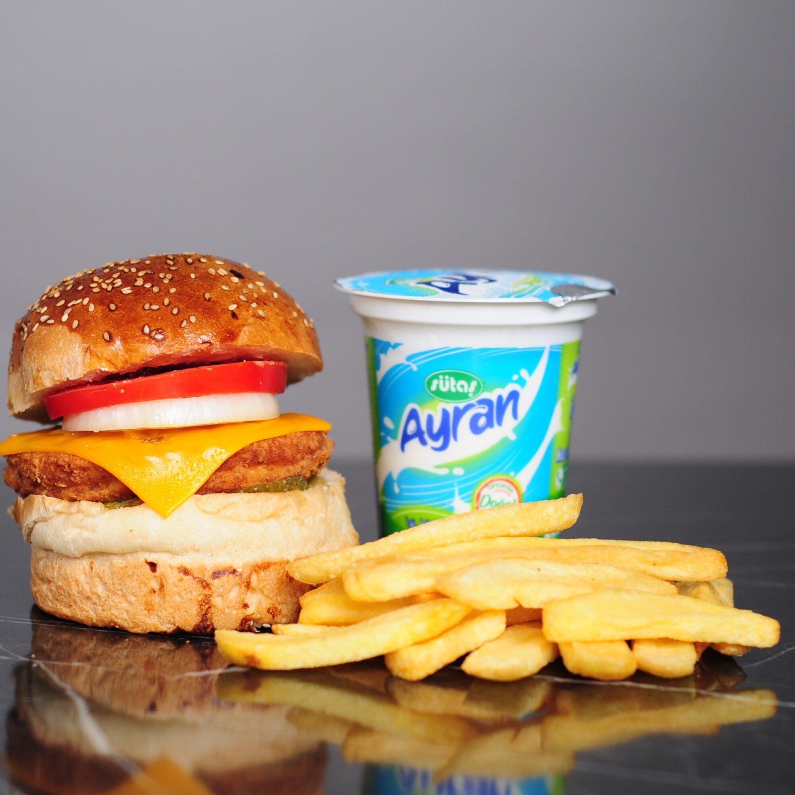 Chicken Peynirli Burger Menü