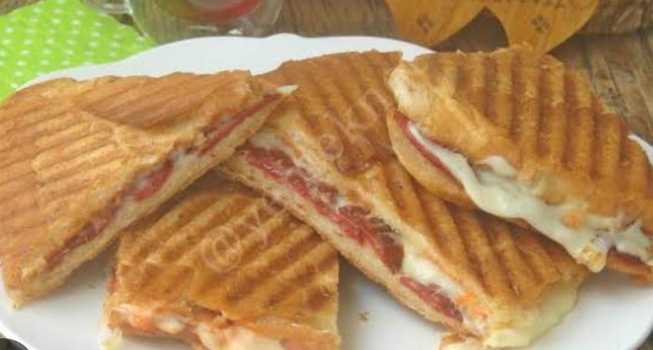 Sucuklu Tost