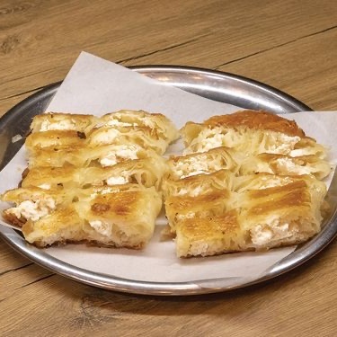 Peynirli Börek (Porsiyon 220 gr.) + 330 Ml. Coca Cola