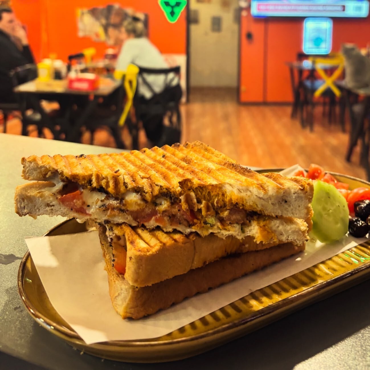 Beyaz Peynirli Domatesli Tost /Domates, Salatalık, Zeytin ile