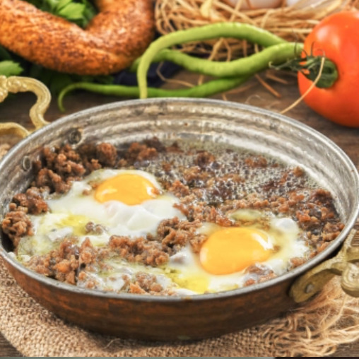 Kıymalı Yumurtalı Kahvaltı Tabağı